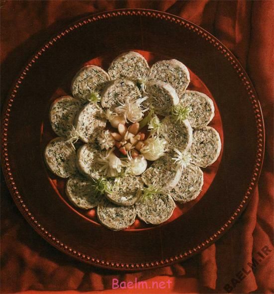 طرز تهیه نان با گردو به شکل رولت