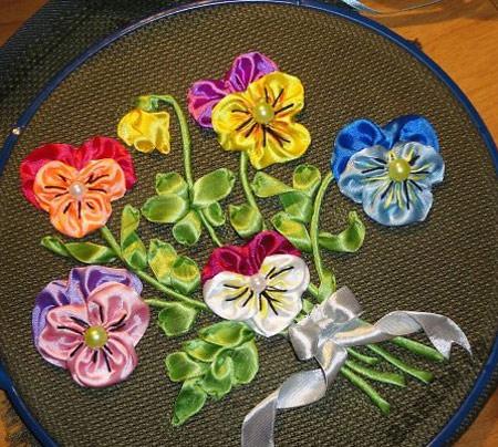 هنر خانه داری | آموزش قدم به قدم دوخت گل بنفشه روبان دوزی baghe-meli-0509-mm7