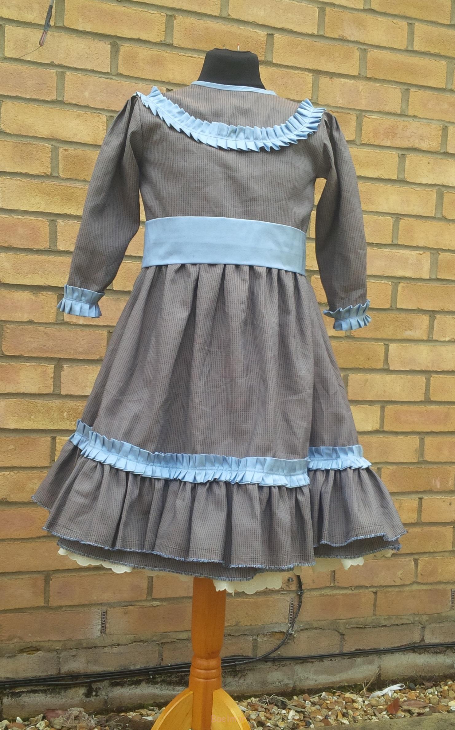 grey color long old girls wear dress