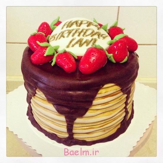 آموزش تصویری “تهیه کیک کره بادام زمینی و شکلاتی” با تزیین توت فرنگی