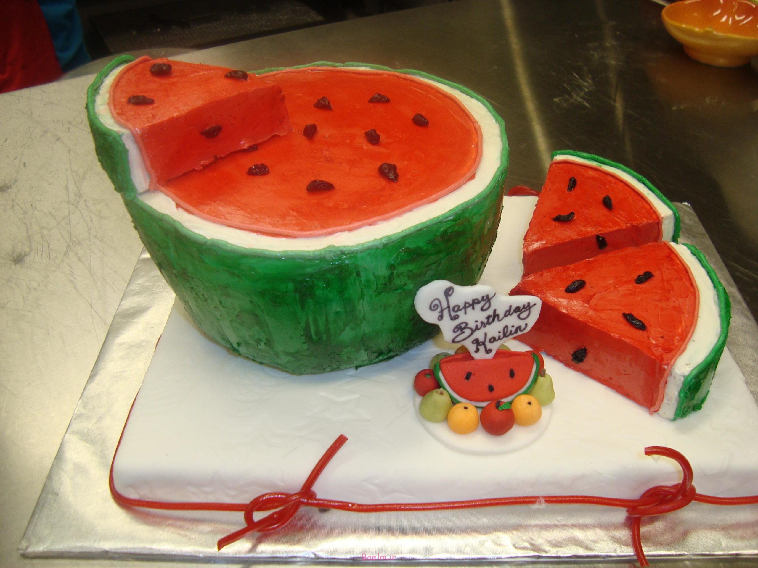 “کیک تولد” با تزیین میوه و خامه | شیک ترین تزیینات “کیک تولد دخترانه و پسرانه”