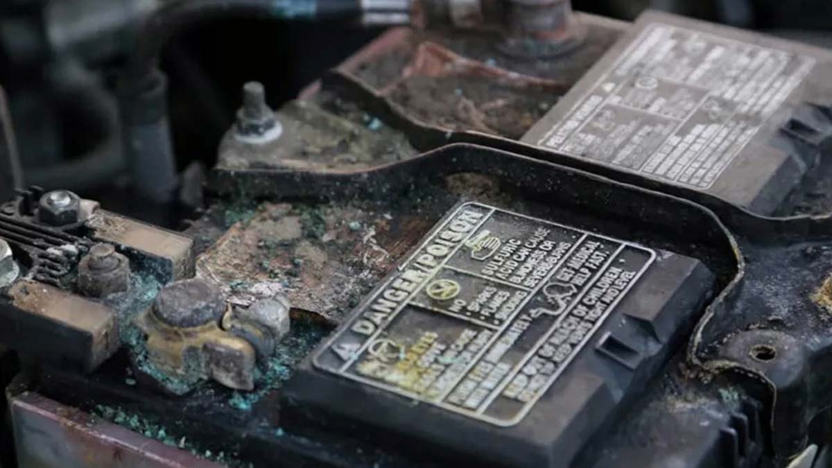 10 دلیل روشن شدن چراغ چک خودرو (مشکلات + راه حل) خرابی باتری عامل روشن شدن چراغ چک خودرو