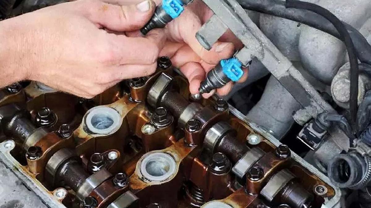 10 دلیل روشن شدن چراغ چک خودرو (مشکلات + راه حل) خرابی انژکتور علت روشن شدن چراغ چک خودرو