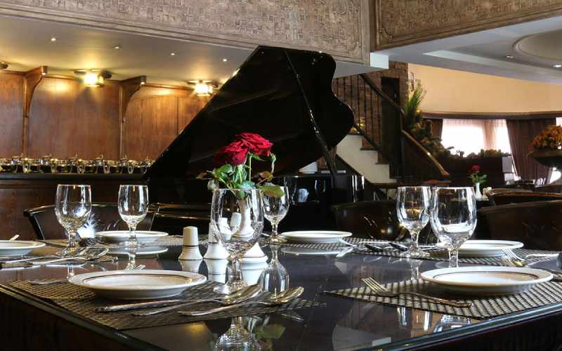 بهترین رستوران های رشت از نظر مردم کدامند؟ رستوران رزاقی؛ یکی از بهترین رستوران های رشت از نظر مردم